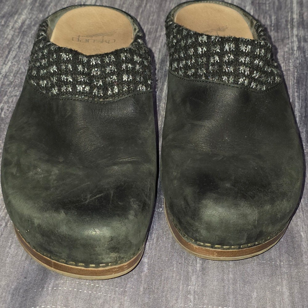 Dansko Black Leather Knit Bev Clogs Women's Size 40 Comfort Shoes